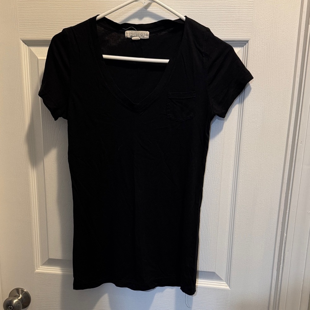 Forever 21 Black V-Neck Short Sleeve Tee